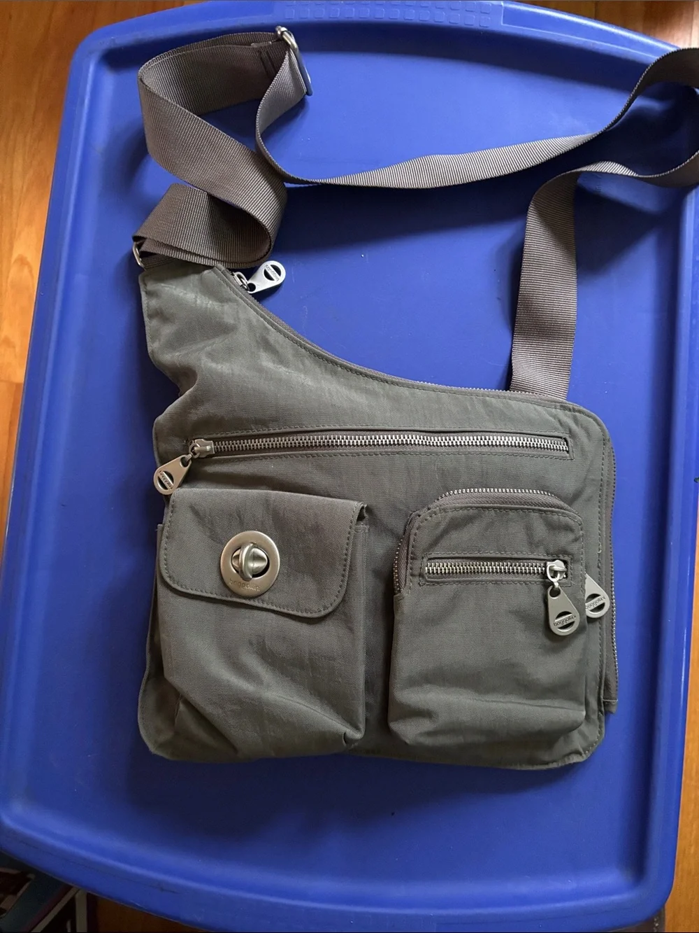 Baggallini Sydney Olive Crossbody Shoulder Bag - Multi-Pocket Everyday Sling